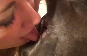 Hành động Beast XXX có một cô gái mạnh mẽ