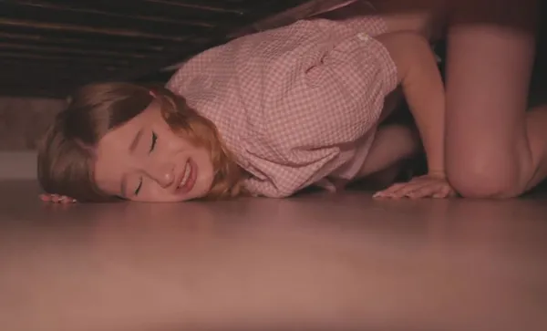 1p30s sex Lợi dụng nện chị kế khó tính đang kẹt dưới gầm giường